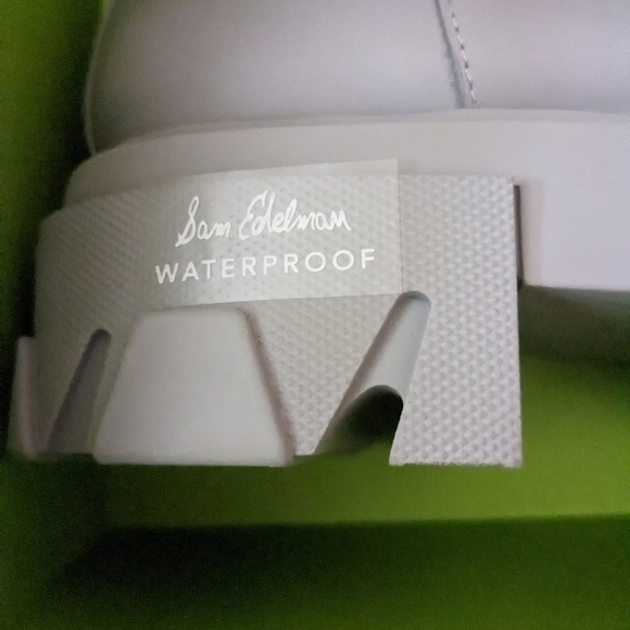 NIB Sam Edelman Daelyn Lug Sole Chelsea Boot - Picture 10 of 10